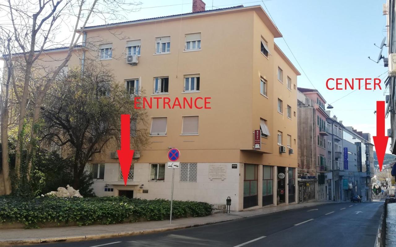 Apartments Smile Split Exterior photo